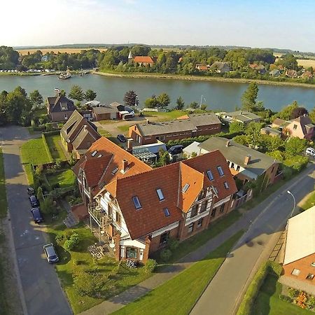 Kanalvilla - Urlaub Am Nord-Ostseekanal - Zwei Ferienwohnungen Im Angebot- Eine Im Dachgeschoss Und Eine Wohnung Mit Garten Sehestedt  Buitenkant foto
