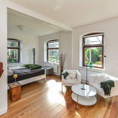 Kanalvilla - Urlaub Am Nord-Ostseekanal - Zwei Ferienwohnungen Im Angebot- Eine Im Dachgeschoss Und Eine Wohnung Mit Garten Sehestedt  Buitenkant foto