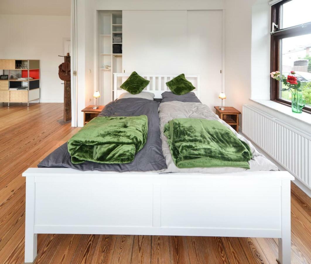 Kanalvilla - Urlaub Am Nord-Ostseekanal - Zwei Ferienwohnungen Im Angebot- Eine Im Dachgeschoss Und Eine Wohnung Mit Garten Sehestedt  Buitenkant foto
