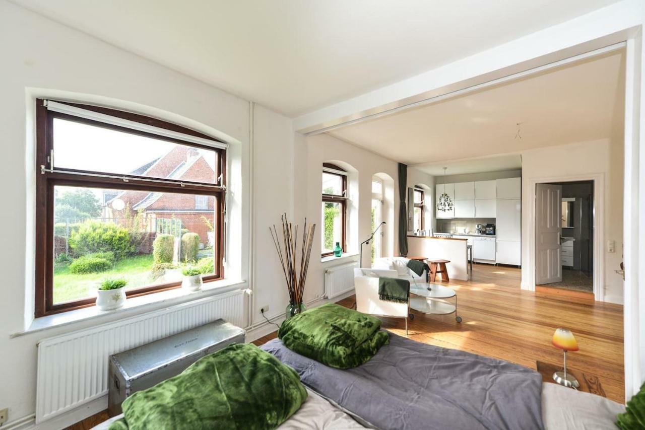 Kanalvilla - Urlaub Am Nord-Ostseekanal - Zwei Ferienwohnungen Im Angebot- Eine Im Dachgeschoss Und Eine Wohnung Mit Garten Sehestedt  Buitenkant foto