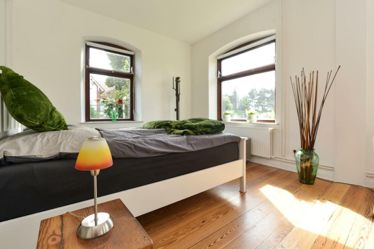 Kanalvilla - Urlaub Am Nord-Ostseekanal - Zwei Ferienwohnungen Im Angebot- Eine Im Dachgeschoss Und Eine Wohnung Mit Garten Sehestedt  Buitenkant foto