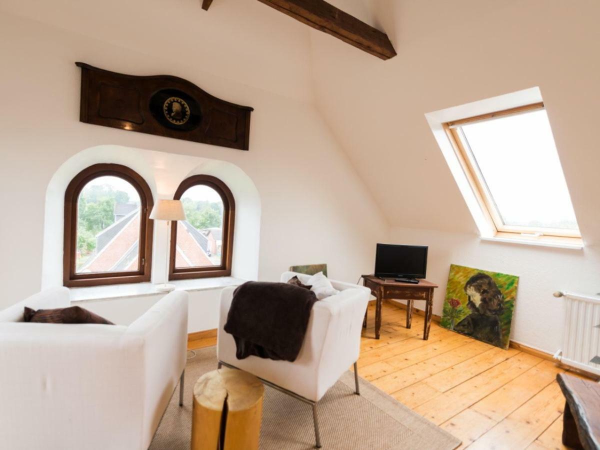 Kanalvilla - Urlaub Am Nord-Ostseekanal - Zwei Ferienwohnungen Im Angebot- Eine Im Dachgeschoss Und Eine Wohnung Mit Garten Sehestedt  Buitenkant foto