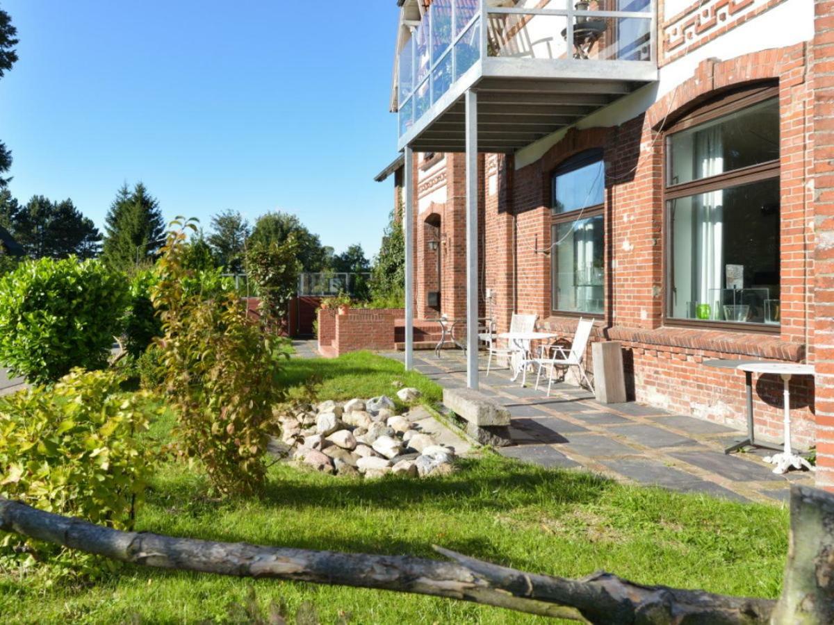 Kanalvilla - Urlaub Am Nord-Ostseekanal - Zwei Ferienwohnungen Im Angebot- Eine Im Dachgeschoss Und Eine Wohnung Mit Garten Sehestedt  Buitenkant foto